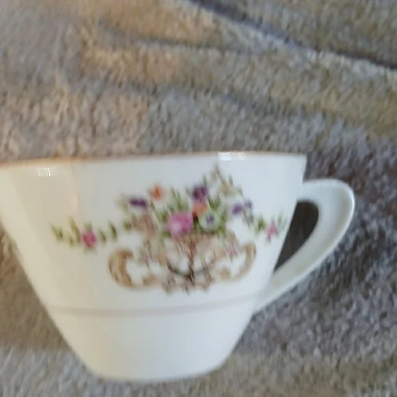 Vintage Elegant Floral Tea Set - Picture 7 of 12